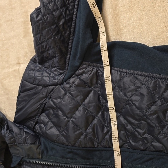 Athleta Women's Dark Green Quilted Puffer Jacket - Picture 11 of 16